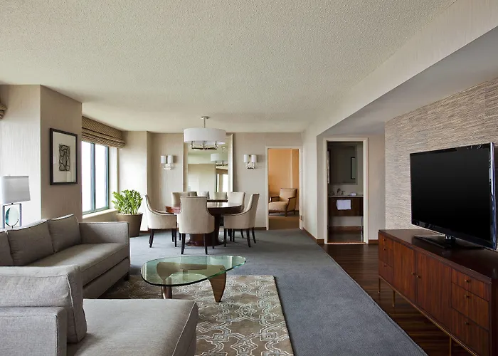 Sheraton Grand Riverwalk Hotel 4*